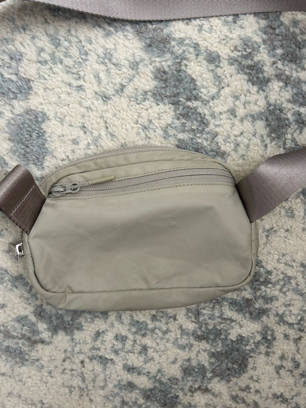 Lululemon crossbody belt bag 1L - Picture 6 of 6